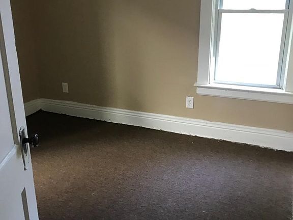 2nd image of 39 Victoria Ave #1