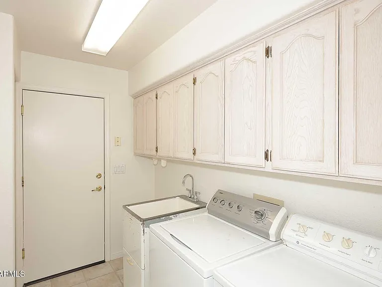 18510 E Leather Ln — Photo 21