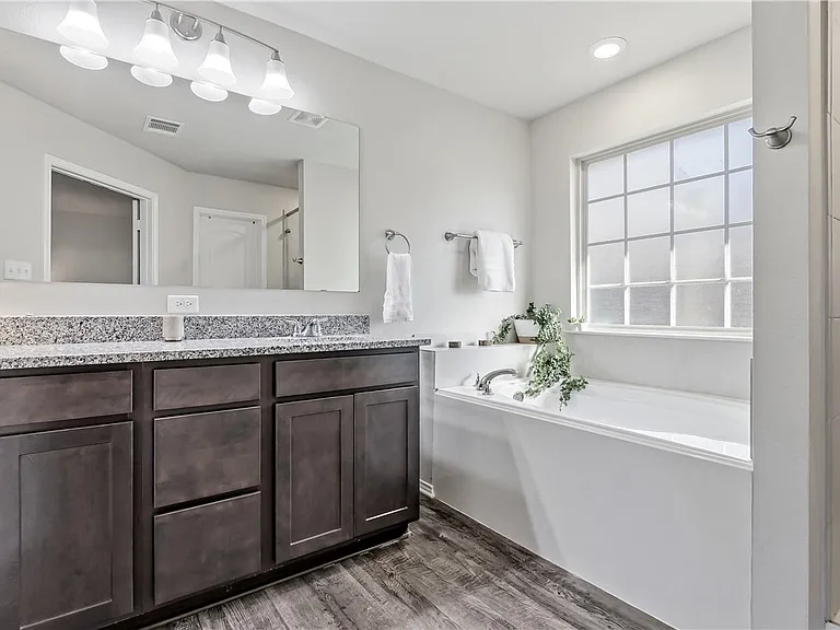 2721 Porters Way — Photo 10