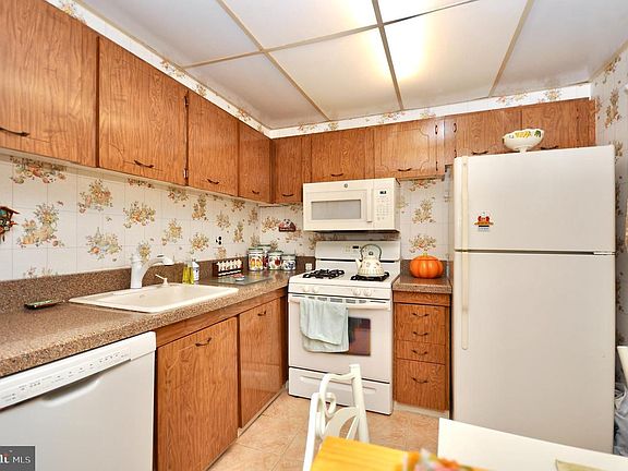 3rd image of 3539 Oakhill Rd