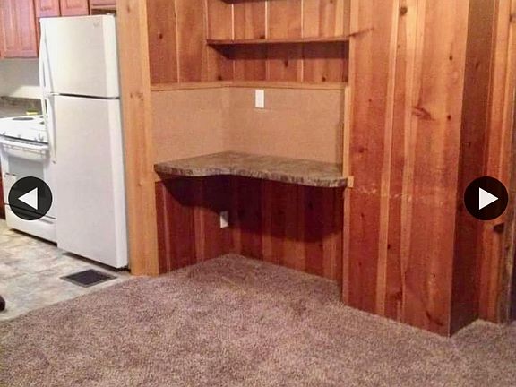 Breakfast nook off of kitchen. Built in shelves for books, deco. dishes, kitchen accessories. Make the built in corner counter your own for study area, computer, kitchen appliances and or accessories, coffee, tea or snack baskets, etc.