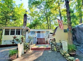 214 Tribes Dr, Shohola, PA 18458