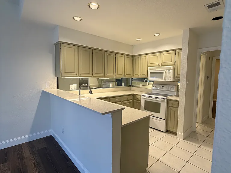 5100 Verde Valley Ln #138 — Photo 4