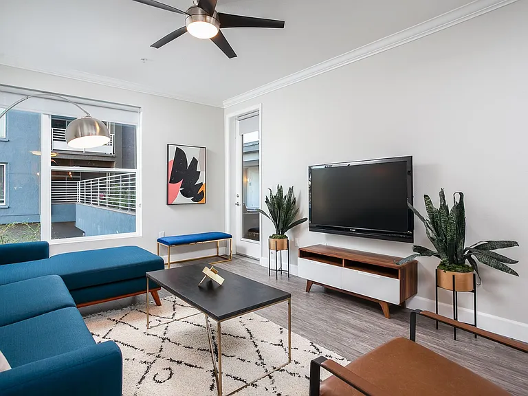 Stadium House Apartments — Photo 6
