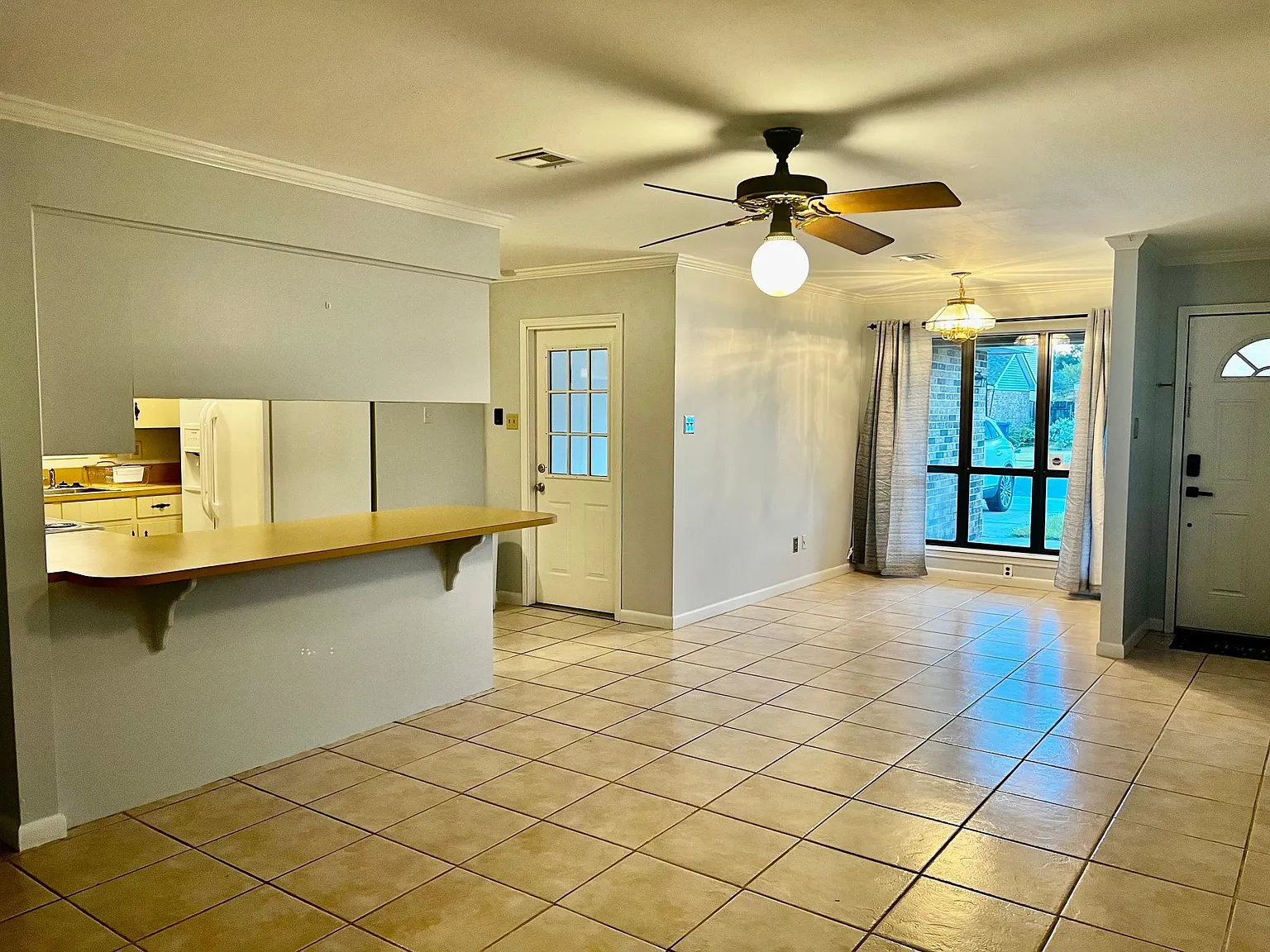 2 bed, 1096 sqft, $1,300 — Photo 3