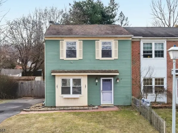 2 Lenape Trl, Washington Boro, NJ 07882