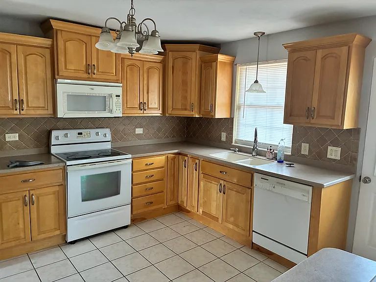 3214 Greenwood Ln — Photo 8