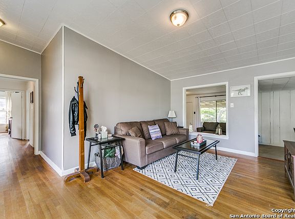 3rd image of 502 Blakeley Dr