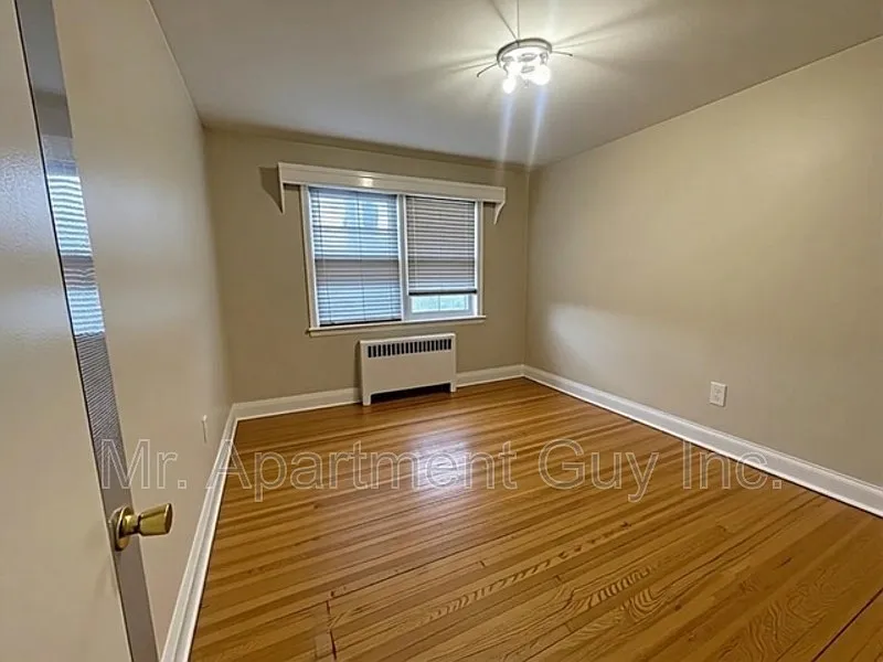 Building Photo - 16 Kingsway Dr #1
