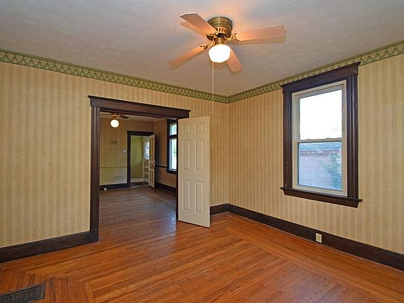 3rd image of 108 W Seymour Ave