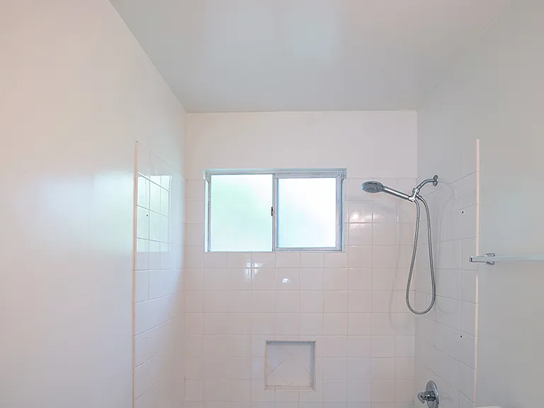 15 W Islay St #D — Photo 8