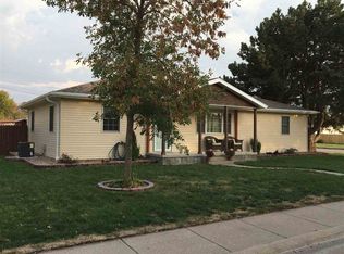617 S Wind Dr, Gibbon, NE 68840