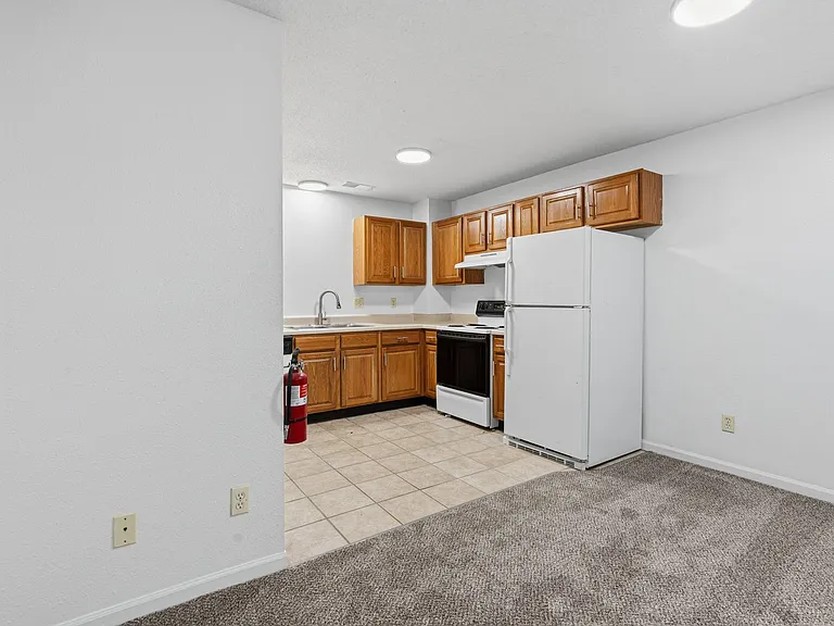 Mid-Town Apartments — Photo 20