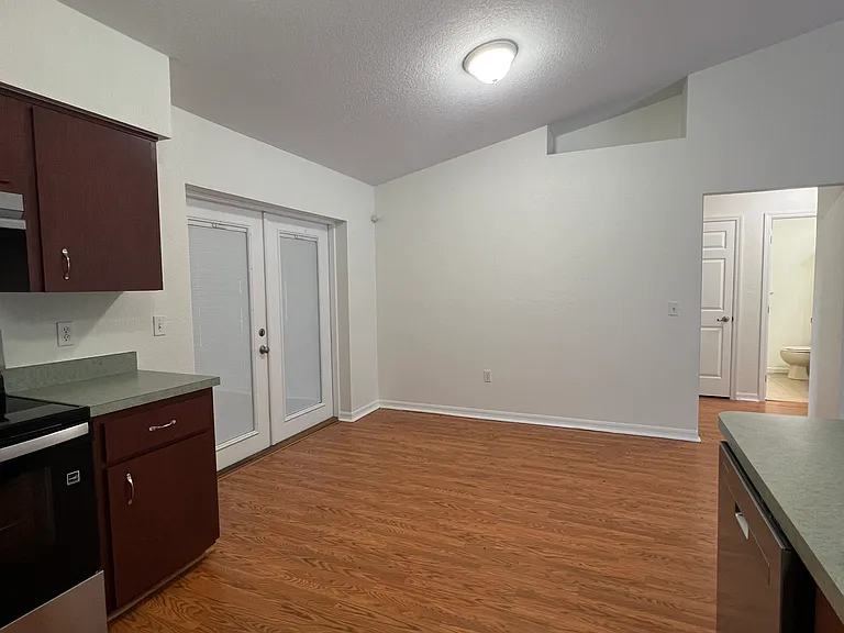 212 E Vermont Ave — Photo 6