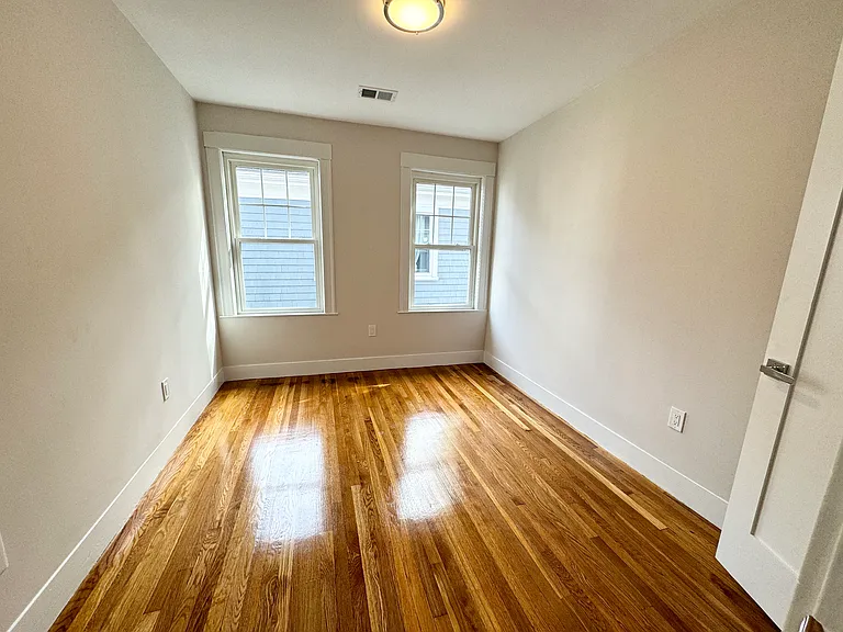 72 Belden St #2L — Photo 4