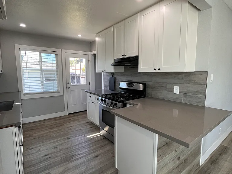 321 E Silva St — Photo 4
