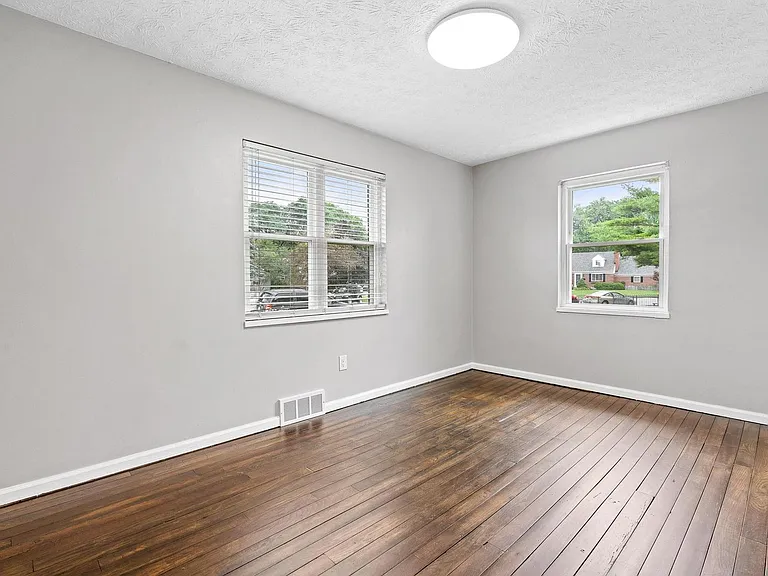 110 S Bromfield Rd — Photo 15