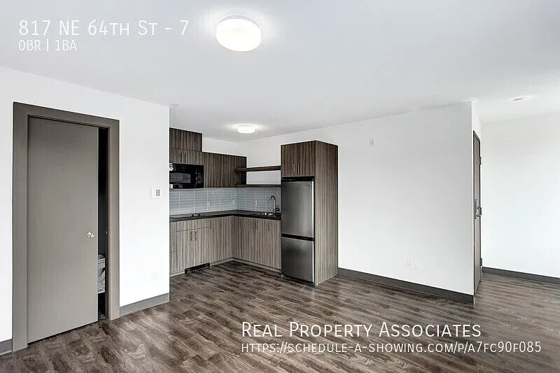 Studio in Greenlake/Roosevelt (MI Special: 50% OFF your second month's rent) — Photo 1