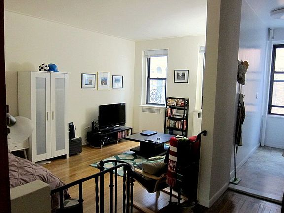 4th image of 9 W 64th St APT 5B