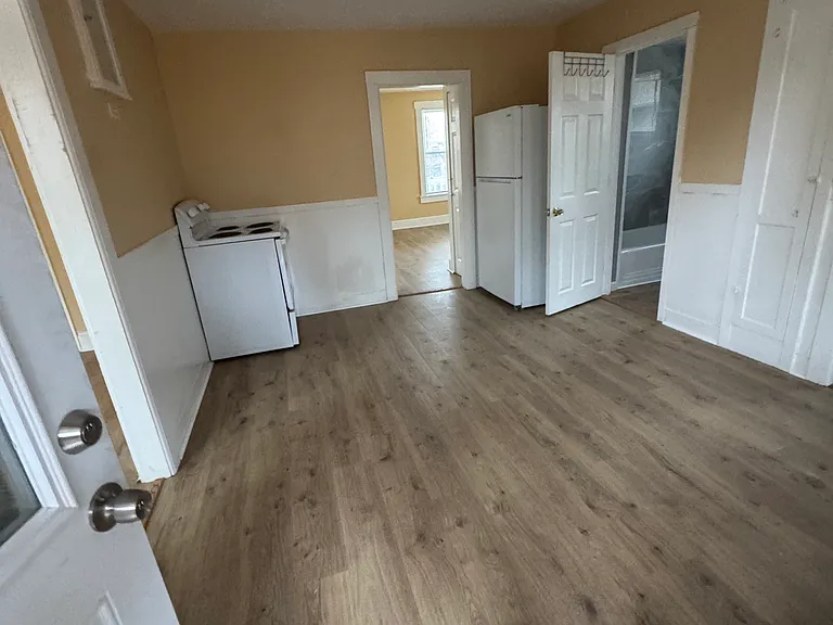 33 Crystal St #2 — Photo 2