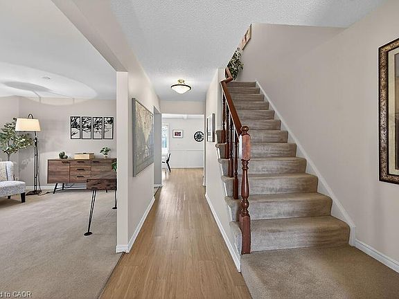 4th image of 621 Tomahawk Cres