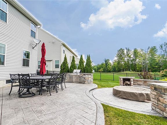 3rd image of 10621 Bentley Dr