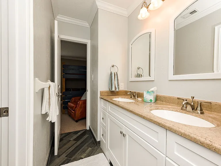 1130 John Anderson Dr — Photo 20