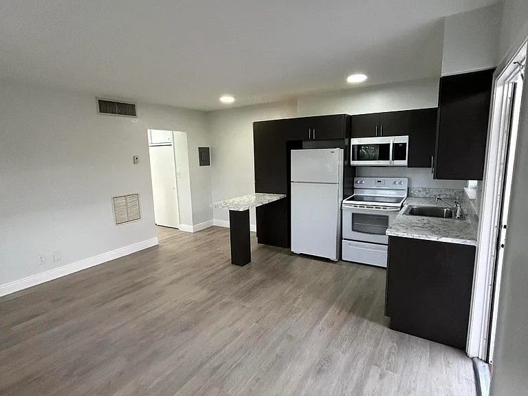 2545 Taft St #101 — Photo 1