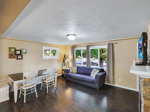 5th image of 2920 E Rich Ave