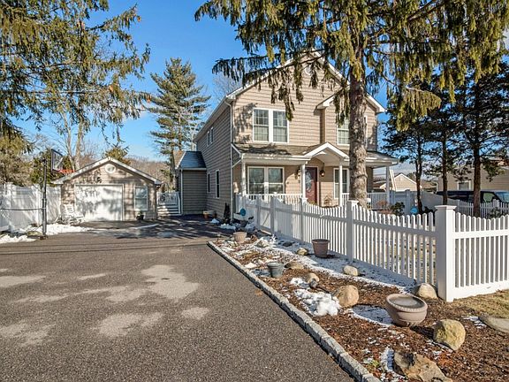 3rd image of 35 Hill Ave