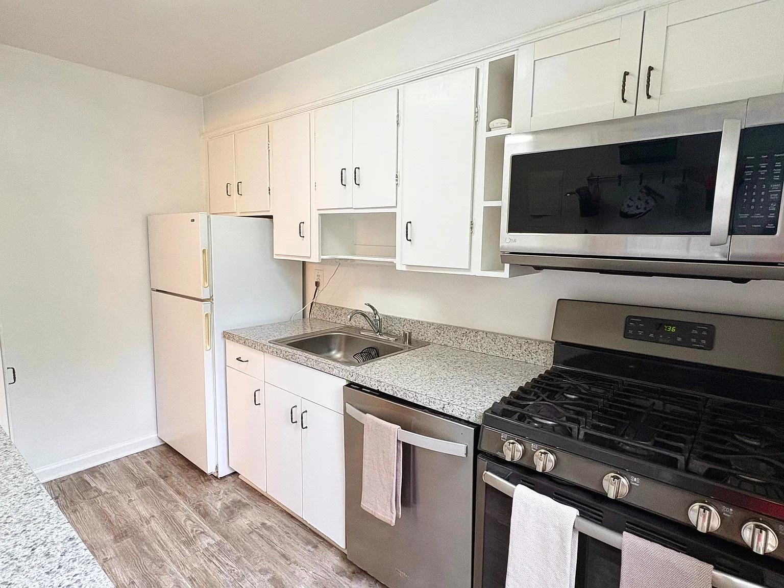 2 bed, 793 sqft, $2,500 — Photo 1