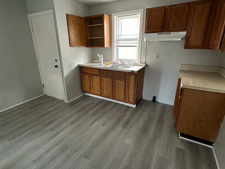13 Bronson St #3 — Photo 2