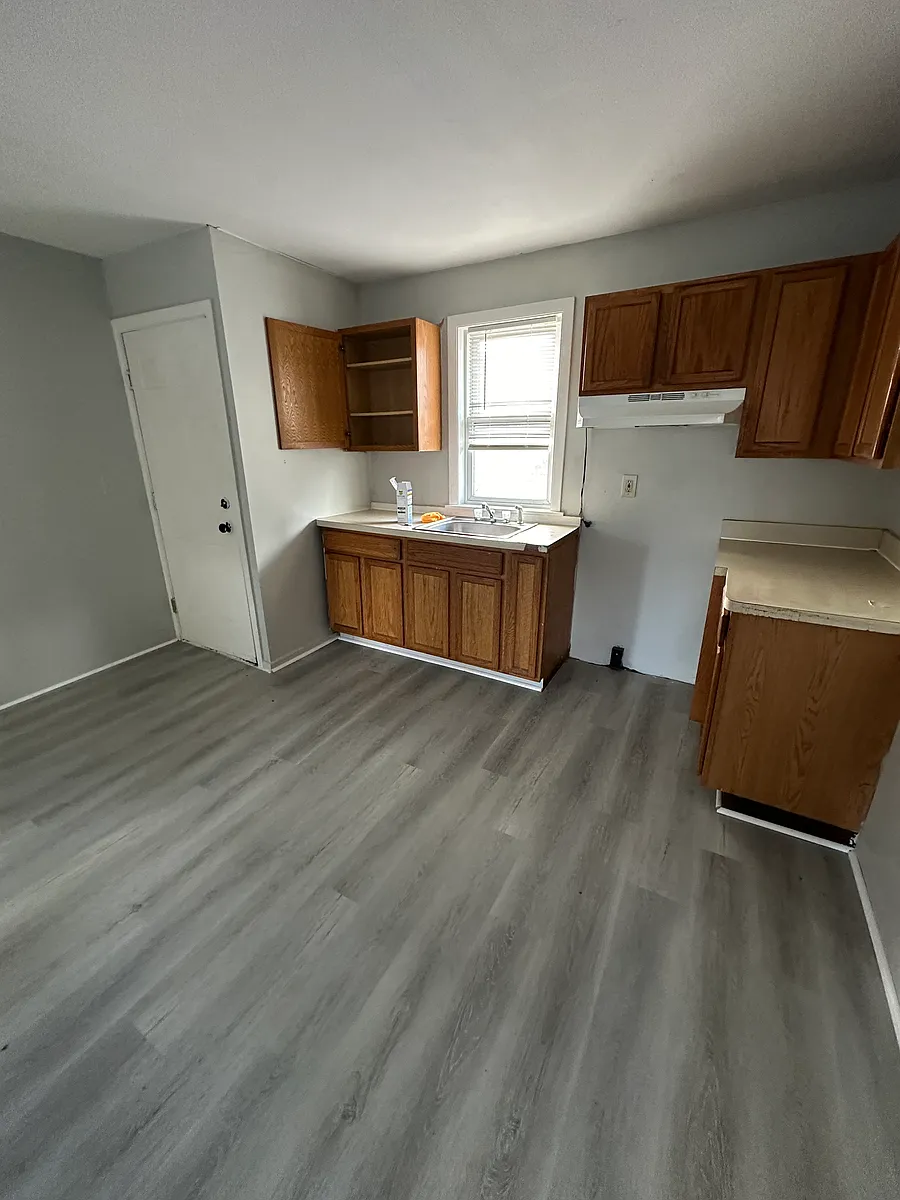 Building Photo - 13 Bronson St #3