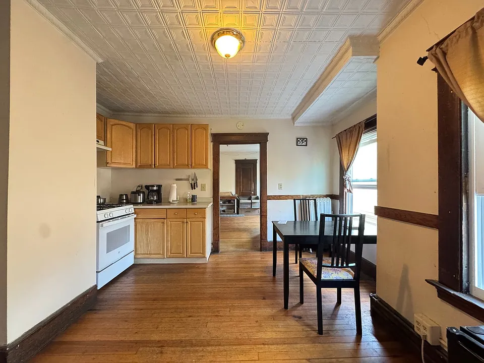 126 Mansfield St