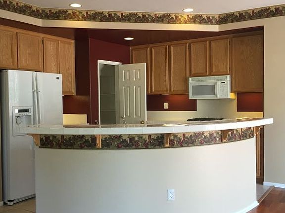 3rd image of 24161 Gardenia Ct
