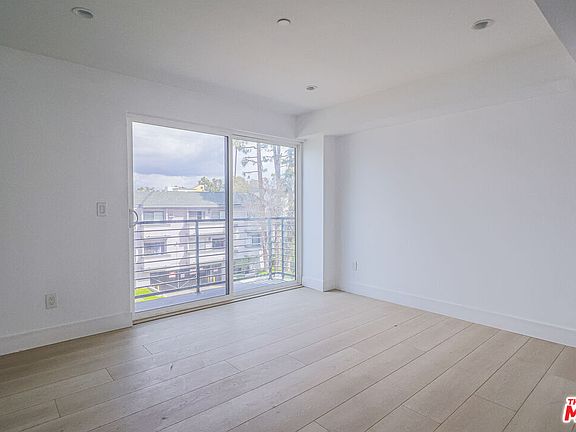 3rd image of 11810 1/2 Gilmore St #11810
