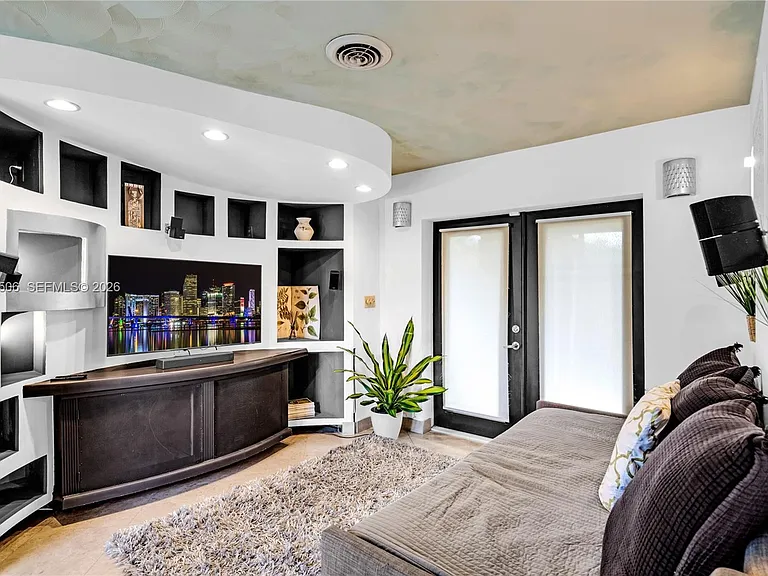 1930 NW 32nd Ct — Photo 5