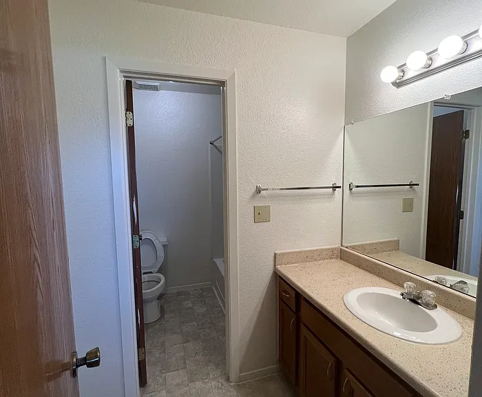1121 Dakota Dr — Photo 6