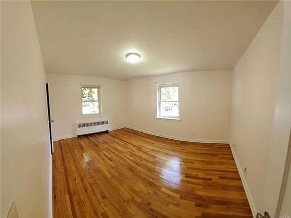 3rd image of 16026 76th Ave APT 1A