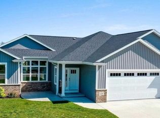 124 Fox Trl, Hilbert, WI 54129