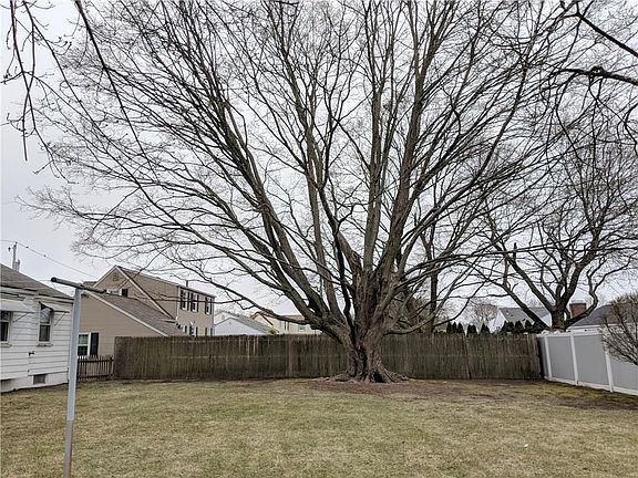 5th image of 23 Willow Dr
