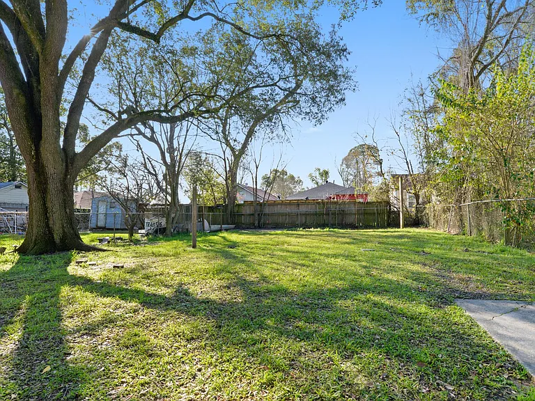 2402 Louisiana Ave — Photo 12