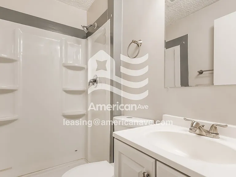 1135196_010_main_bathroom_13753233.jpg