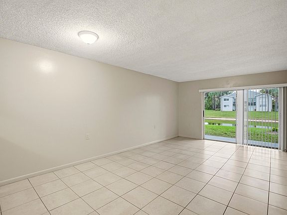 4th image of 959 Lake Terry Dr APT B