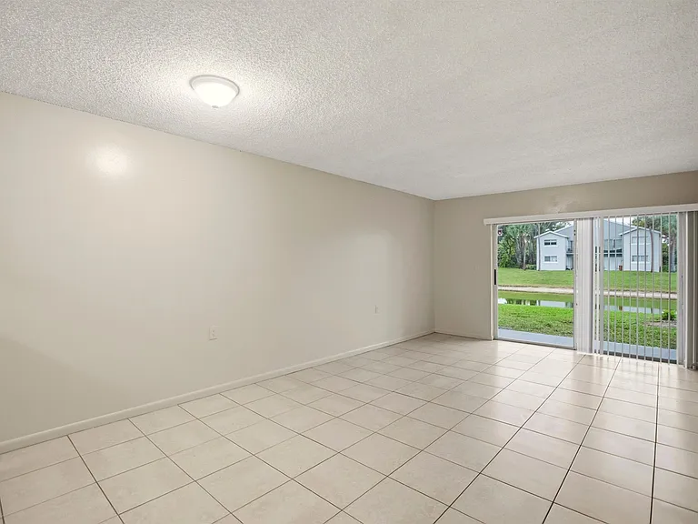 959 Lake Terry Dr #B — Photo 4