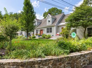 68 Old County Rd, Freeport, ME 04032