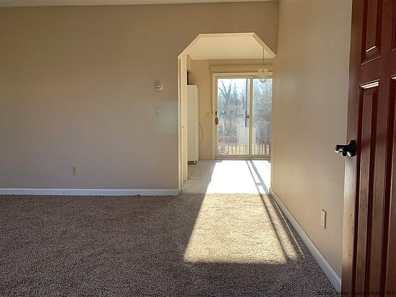 5th image of 17 Deerfield Ln