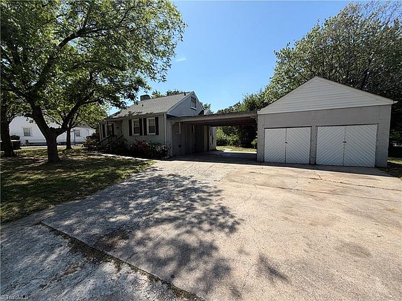 4th image of 821 Holt Ave