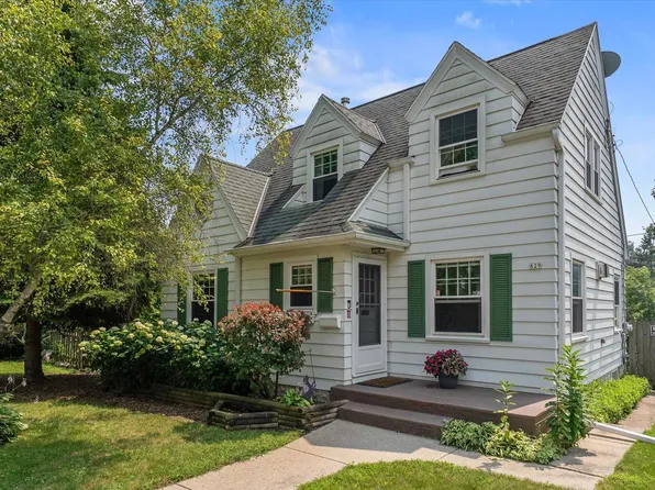 829 West Melin STREET, Port Washington, WI 53074