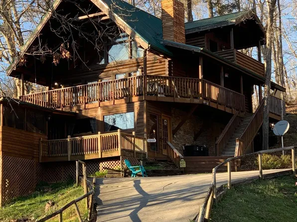 1009 Ravens Ford Way, Sevierville, TN 37876
